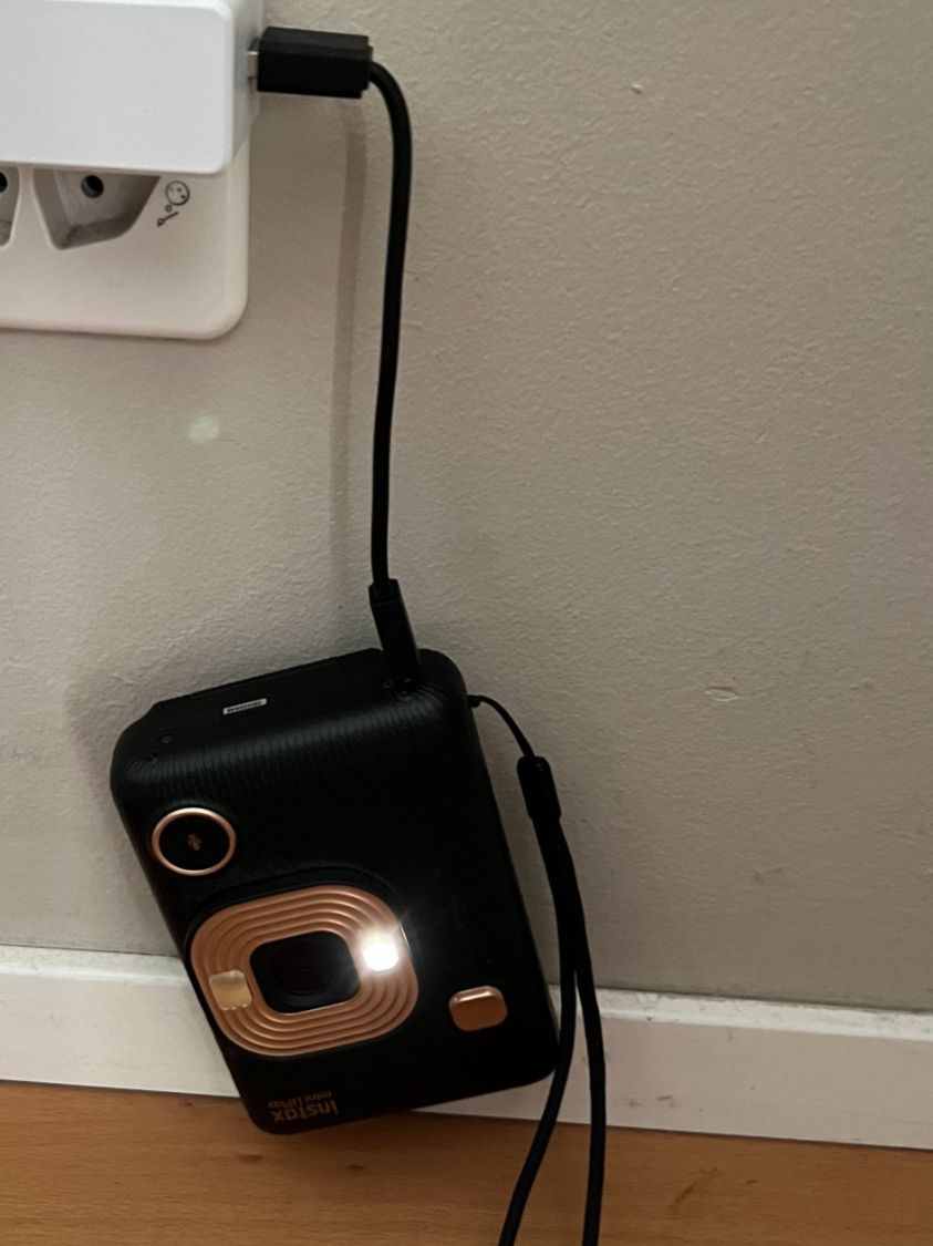 Fujifilm Fotocamera: Fujifilm Instax Mini LiPlay mit USB Ladekabel – Usato da Wallisellen venduto da Val1990 9