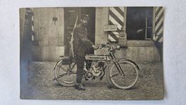 Ancienne carte postale de la poste militaire sur Moto-Genève