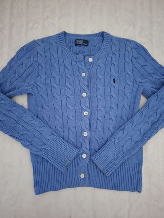 Cardigan en maille torsade bleu, avec fermeture boutonnee