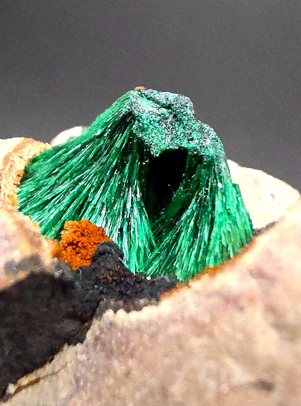 Minerali & Pietre curative: Fibrous Malachite on Matrix - Morocco – Usato da Figino venduto da minshop 9