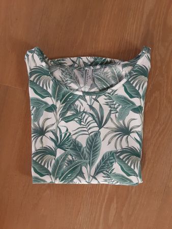 Schönes Blüsli/Shirt  Gr.S  wenig getragen!