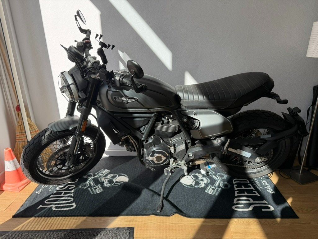 Ducati Route: Ducati Scrambler Nightshift 803 – D'occasion à Genève par cas_v2mp 1