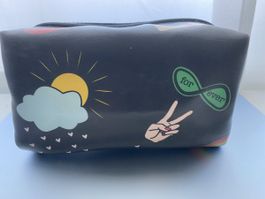 Kulturtasche schwarz mit bunten Aufdrucken gebraucht