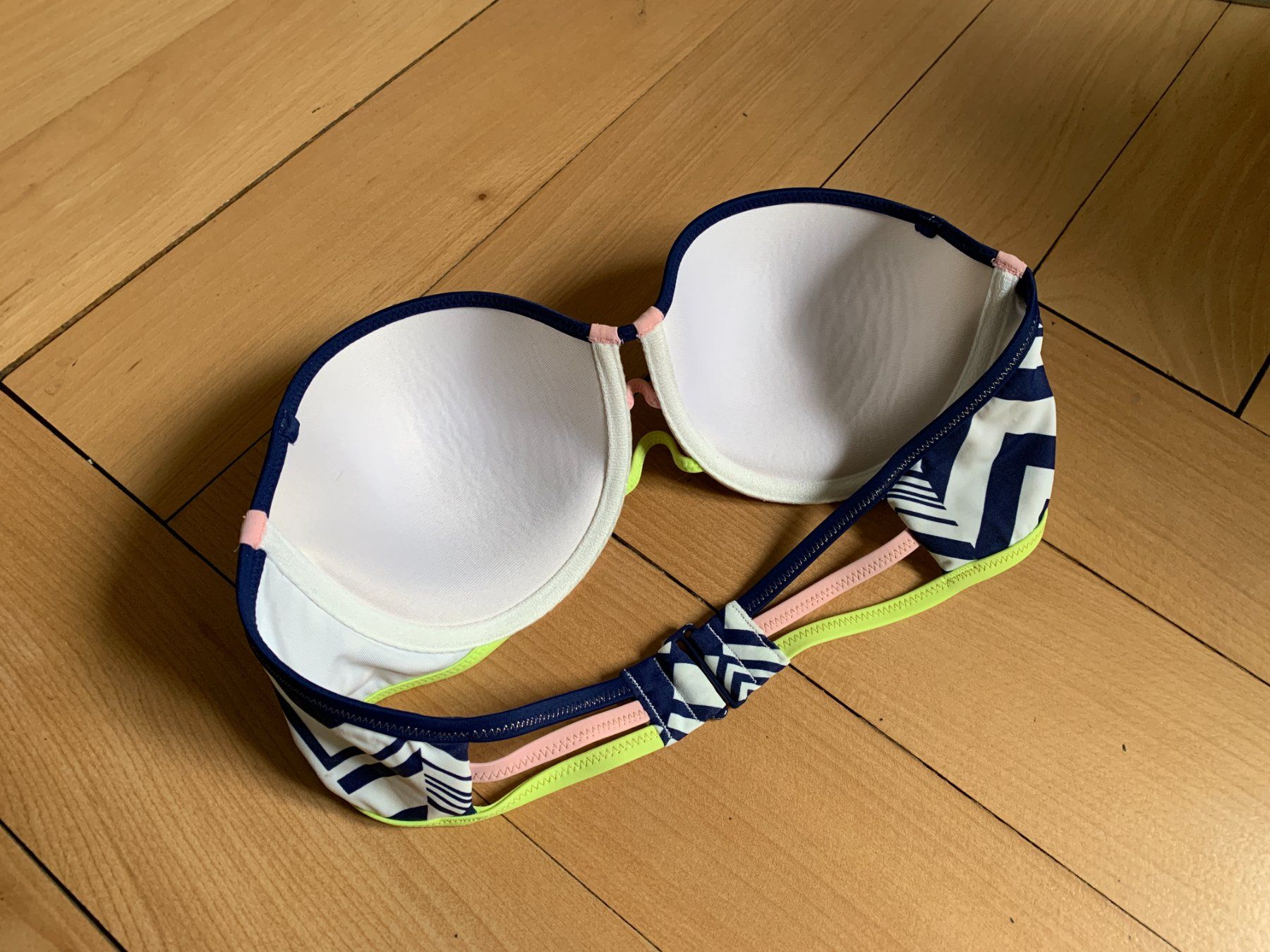 Victoria's Secret Badekleider & Bikinis: VICTORIA'S SECRET - Bikini Oberteil 36C – Gebraucht aus Zürich von Diazaio 1