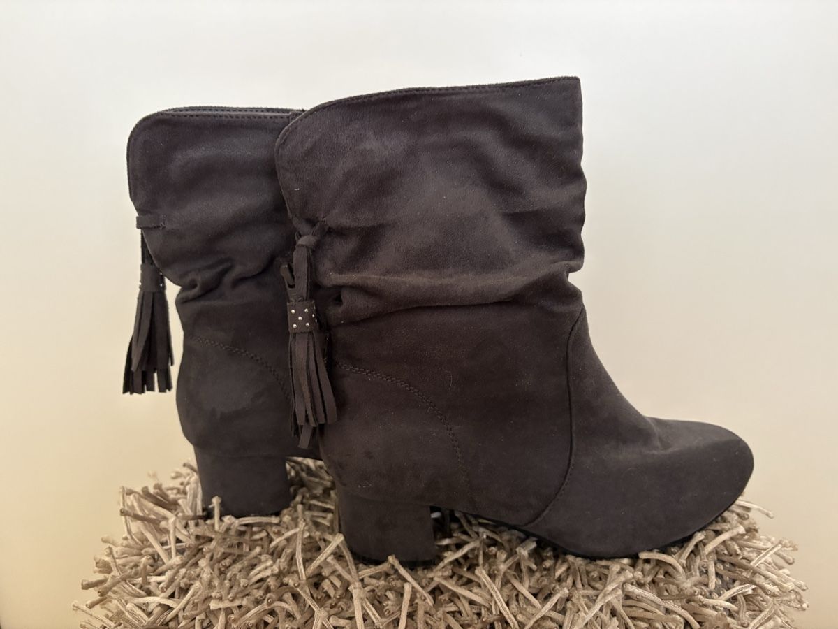 Damenschuhe: Schöne elegante Stiefeletten – Gebraucht aus Allschwil von basilea017 1
