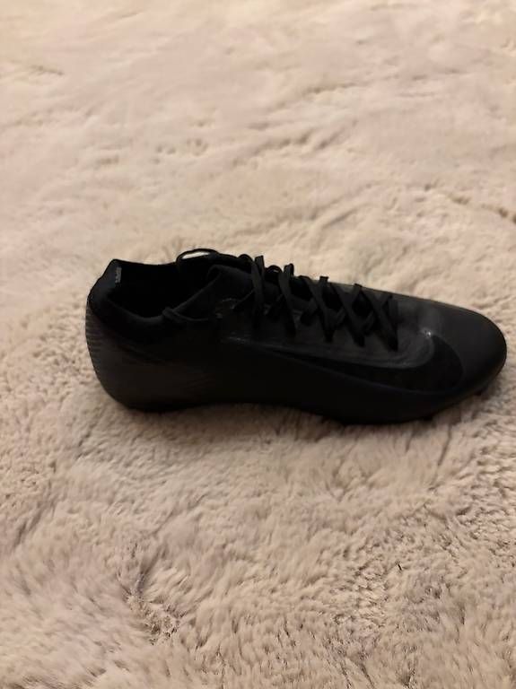 Nike Scarpe da uomo: Schwarze Nike Fussballschuhe – Usato da Lenk im Simmental venduto da niczbaeren 2