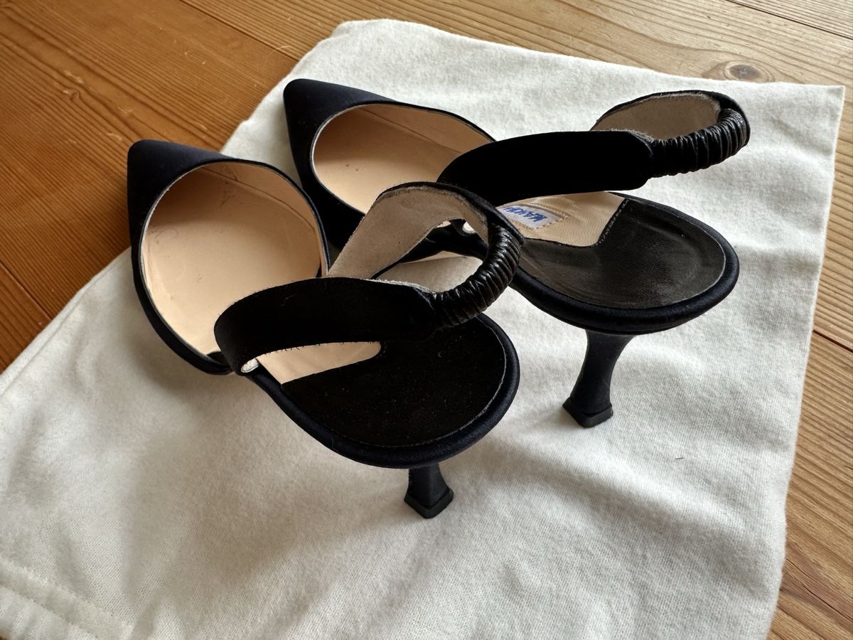 Scarpe da donna: MANOLO BLAHNIK Pumps Seide schwarz 35 – Usato da Gersau venduto da Sidharta7 3