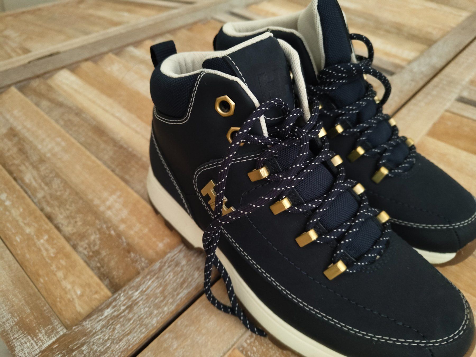 Helly Hansen Scarpe da donna: Bottes – Nuovo (secondo la descrizione) da Grand-Lancy venduto da ana_7y2f