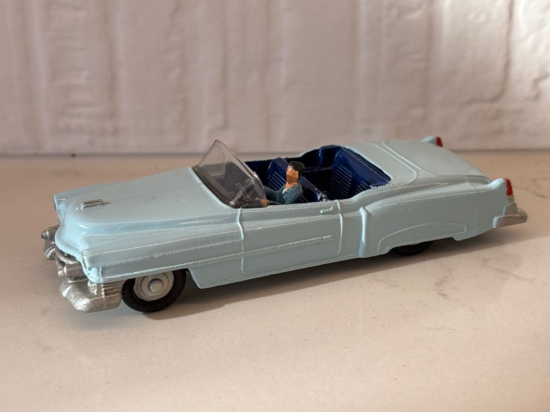 Dinky Toys Modellautos: Dinky Toys Cadillac Eldorado bleu clair 1/43 – Gebraucht aus Gollion von Hampton