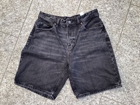 Pull&Bear schwarze Jeanshorts Gr. 40