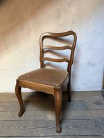 Antiker Stuhl aus Holz