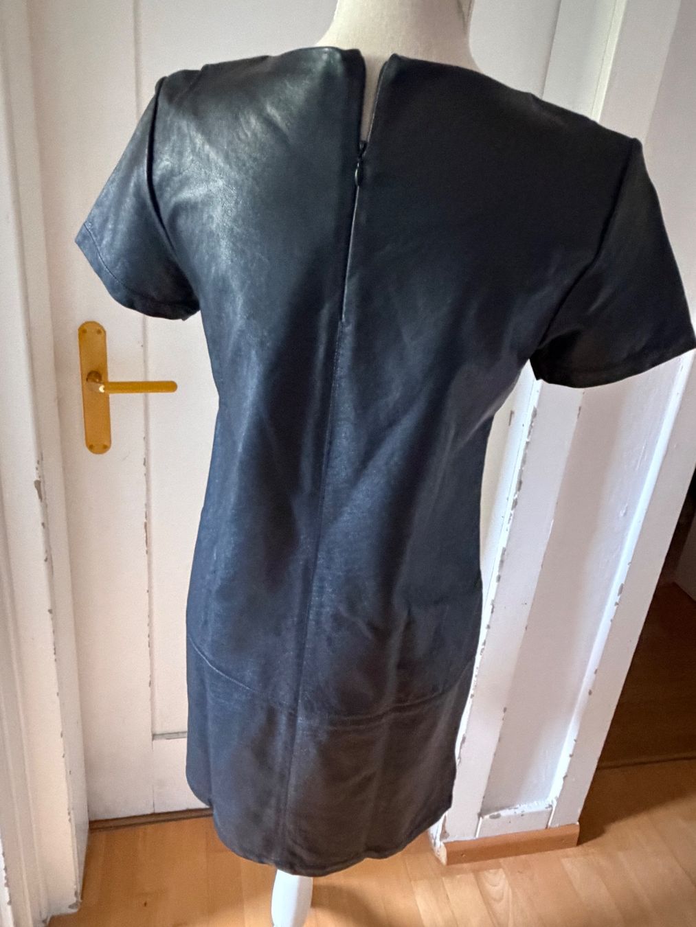 Robes: Hochwertiges Kunstlederkleid von Minimum – Neuf (Voir description) à Schaffhausen par _queen_c 1