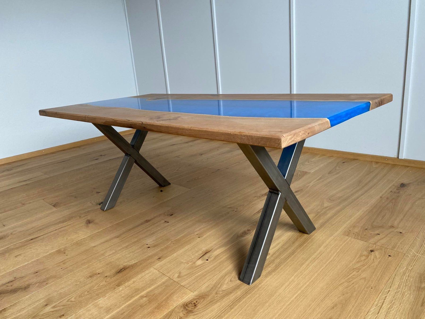 Tavoli: Epoxy Salontisch **River Table Sky Blue Metallic** – Usato da Niederuzwil venduto da gullipulli 7