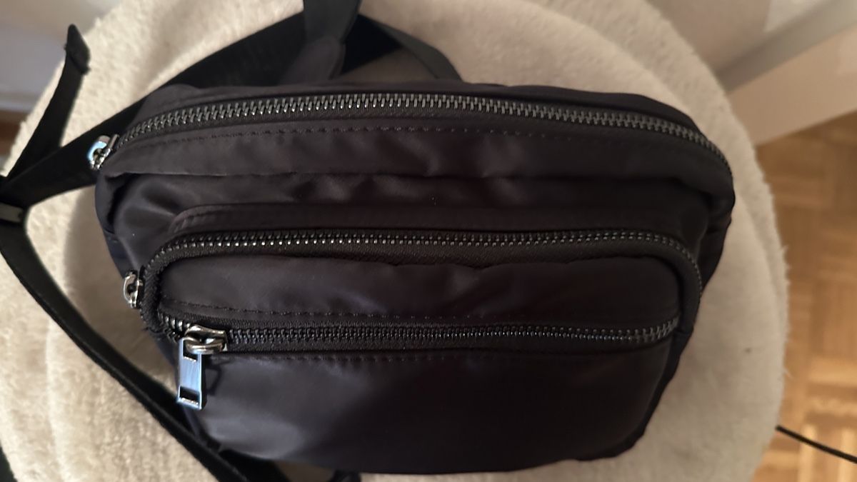 Sacs femmes: Schwarze Bauchtasche Ginatricot – Neuf avec emballage d'origine à Zürich par Rammis 1