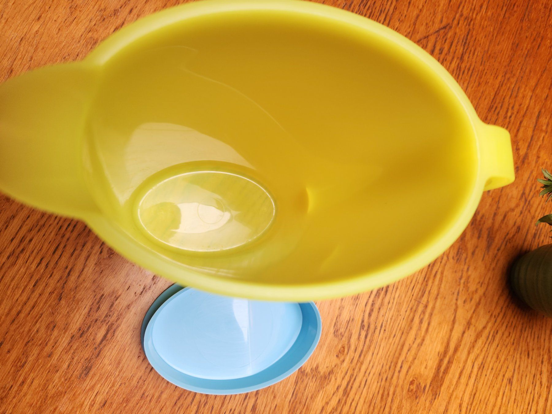 Tupperware Behälter & Ähnliches: Tupperware Aqua Krug 2l -2,1l , Gelb oder  Hellblau – Gebraucht aus Gstaad von Meiel2020 3