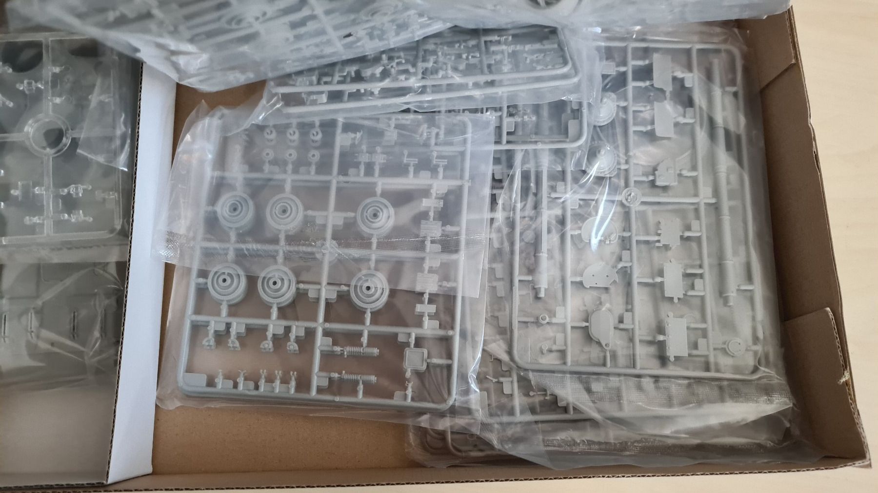 Modellbausätze & Standmodelle: 1:35 T-80 B - Trumpeter 05565 – Gebraucht aus Bassersdorf von jackbmw 7