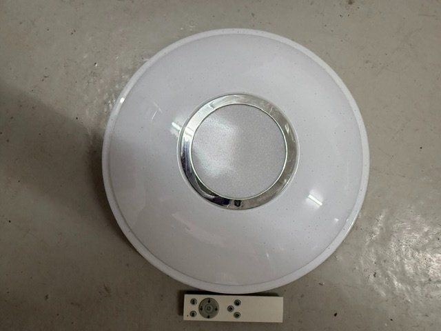 Kronleuchter & Deckenlampen: Deckenleuchte mit Fernbedienung weiss neu – Neu (gemäss Beschreibung) aus Zürich von ennovy01