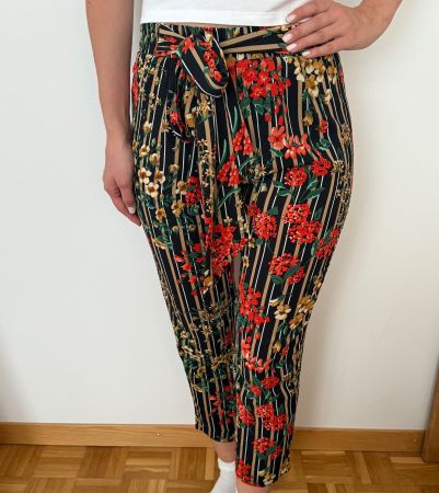 Schicke Sommerhose mit Blumenmuster, Grösse 36 - Neu!