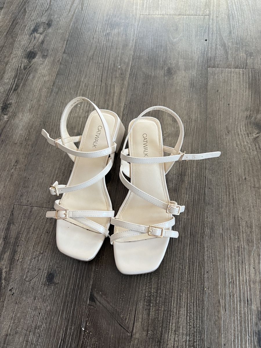 Scarpe da donna: Sandalen mit Absatz Gr. 37 – Usato da Wichtrach venduto da JaninaD