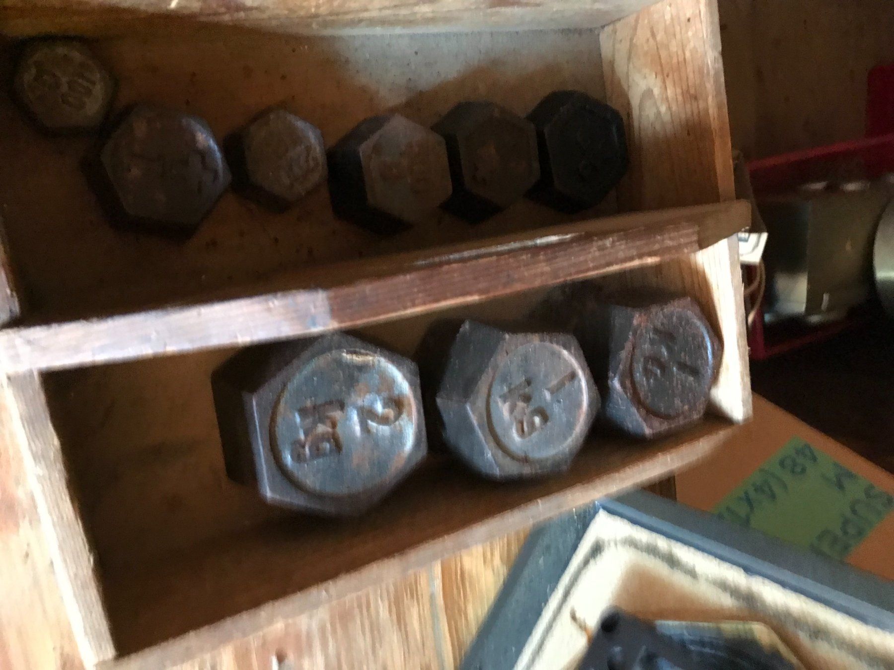 Bilance e pesi: Antike Gewichte, Gewichts-Set mit Holzbox, Vintage Set! – Usato da Wil/SG venduto da Andyshop 1