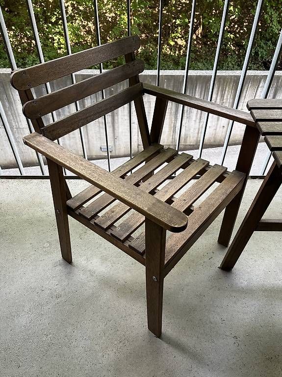 Set de table et chaises: Tables et chaises d'extérieur – D'occasion à Fribourg par Brosciuttofunghi 3