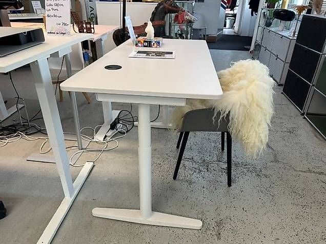 Vitra Scrivanie: Vitra Tyde 2 Sitz-/Stehtisch – Usato da Zollikofen venduto da OberliAG 5