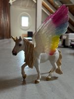 Einhorn mit Regenbogenflügeln Spielzeugfigur guter Zustand