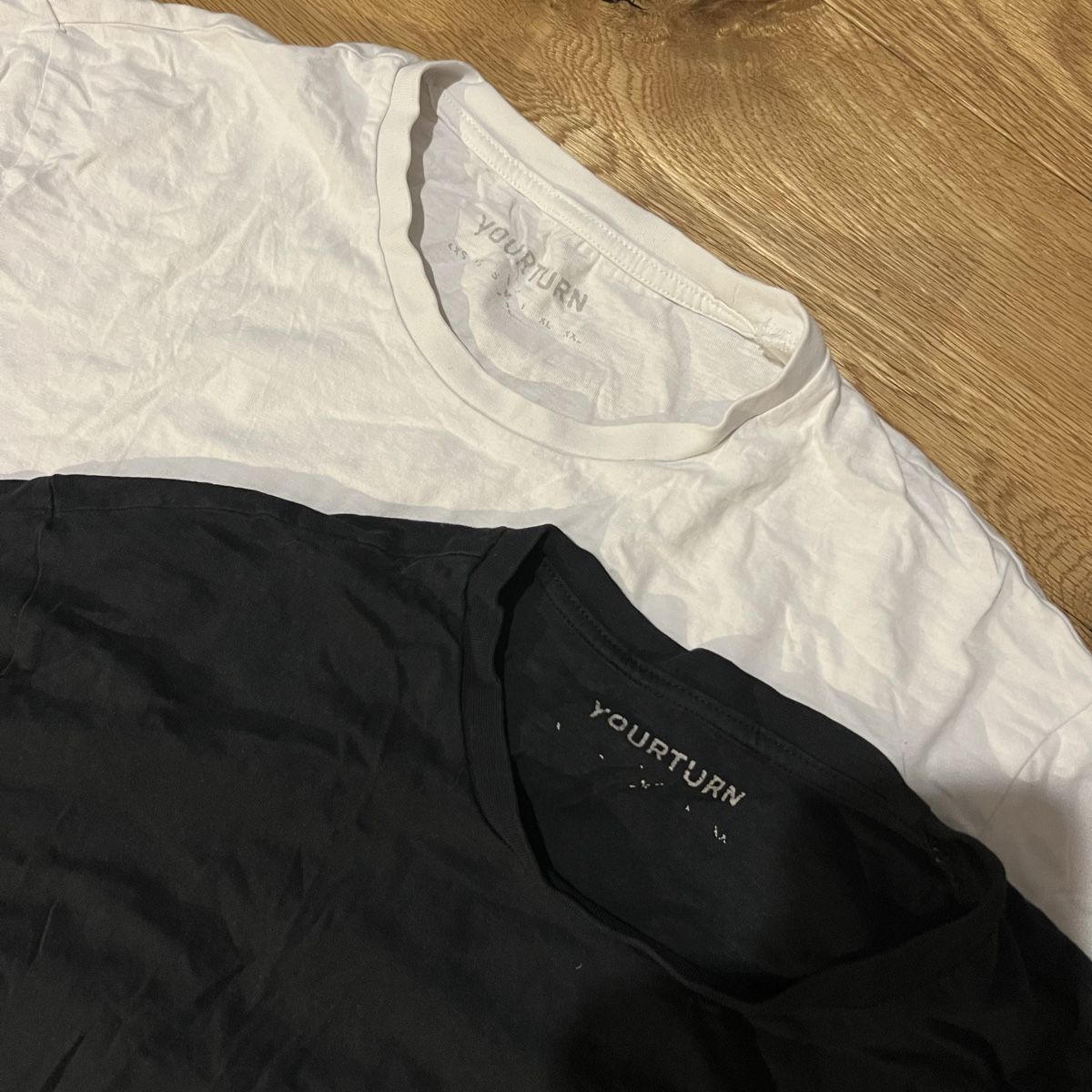 T-shirt: Basic T-Shirt Herren Schwarz/Weiss – Usato da Chur venduto da noe_mh8b 1