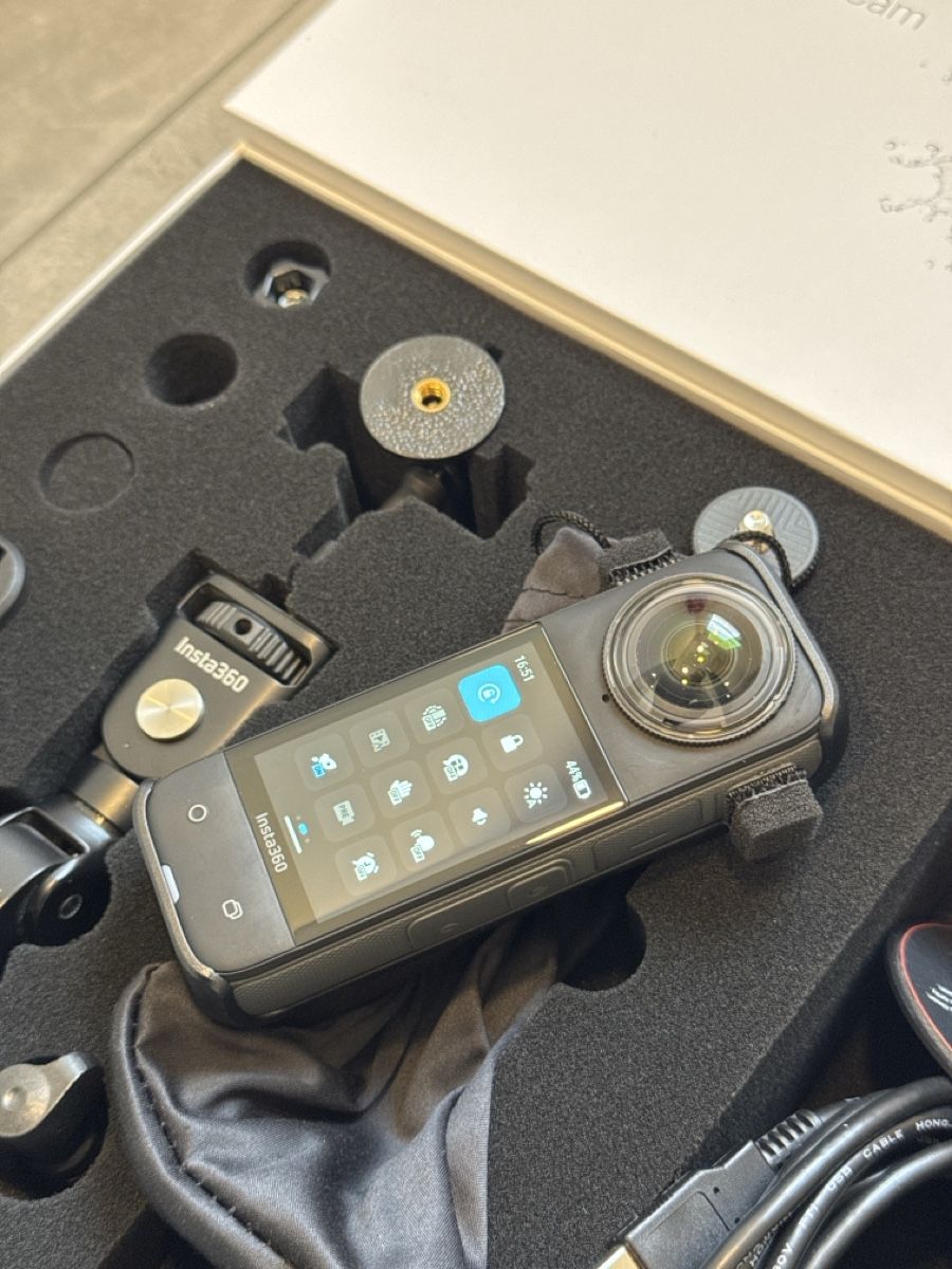 Insta360 Action Cam: Caméra action Insta360 X4 Motorcycle Bundle état neuf – Nuovo (secondo la descrizione) da Senarclens venduto da nog_m7qw 4