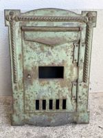 Schöner antiker Briefkasten Metallbriefkasten