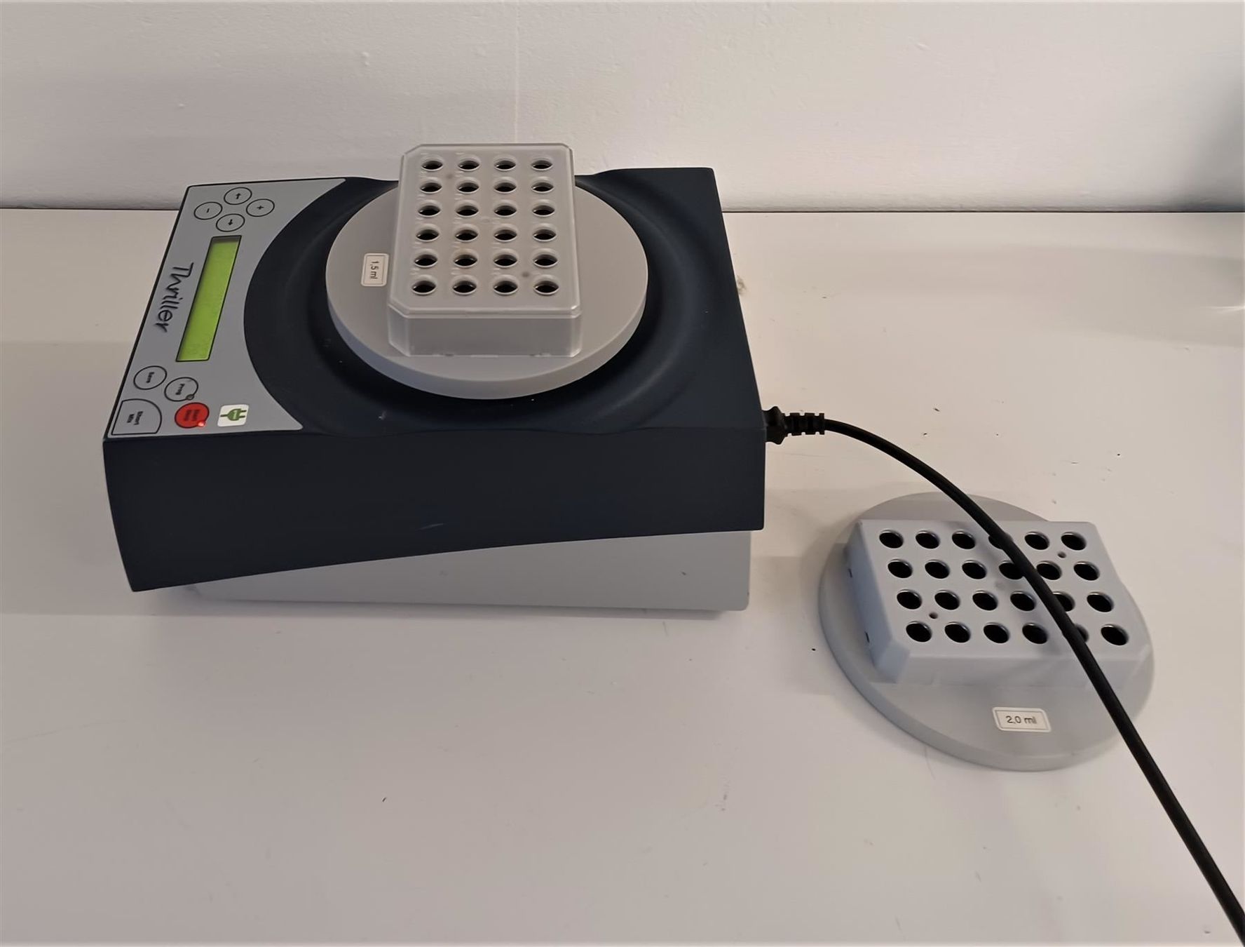 Accessori da laboratorio: Peqlab Thriller Inkubationsschüttler – Usato da Niederdorf venduto da LeptonAG_Labor 2