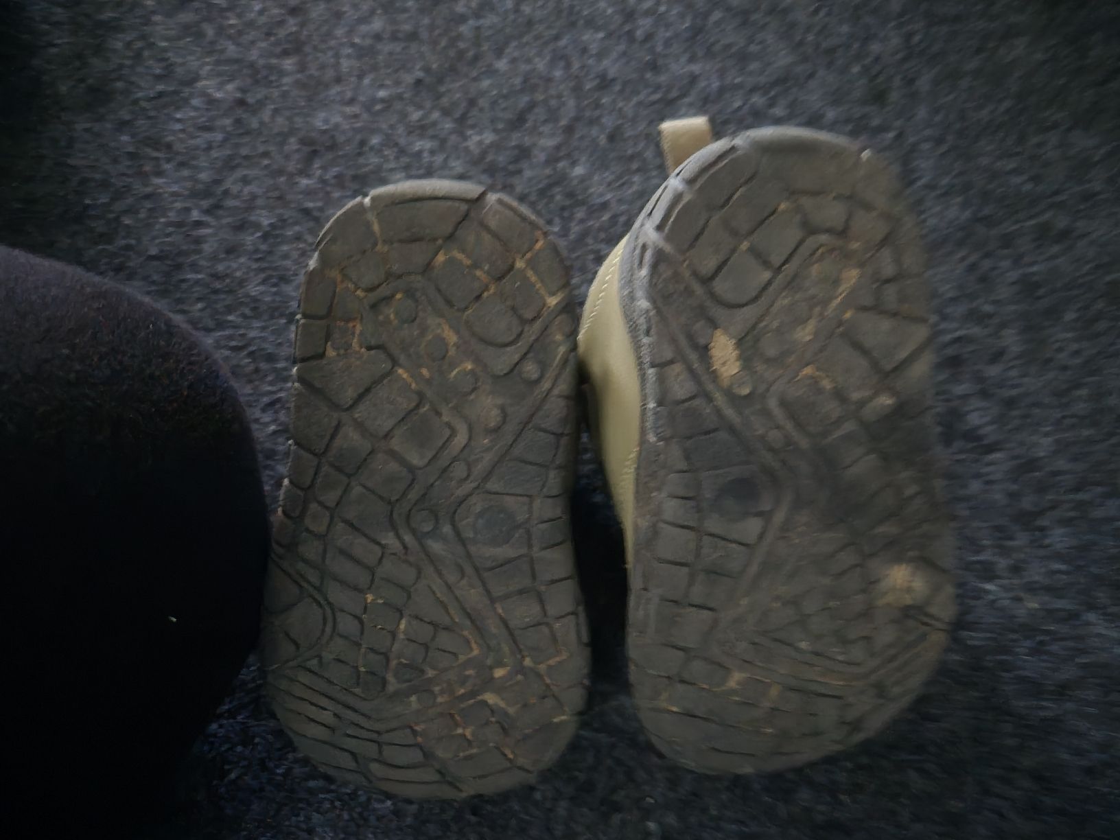 Scarpe per ragazzi: Kinderschuhe Grösse 18 – Usato da Leuggern venduto da MonaM90 1