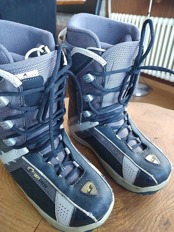 Scarpe da uomo: Snowboard Schuhe Gr. ca. 38 – Usato da Lauerz venduto da Lufrab