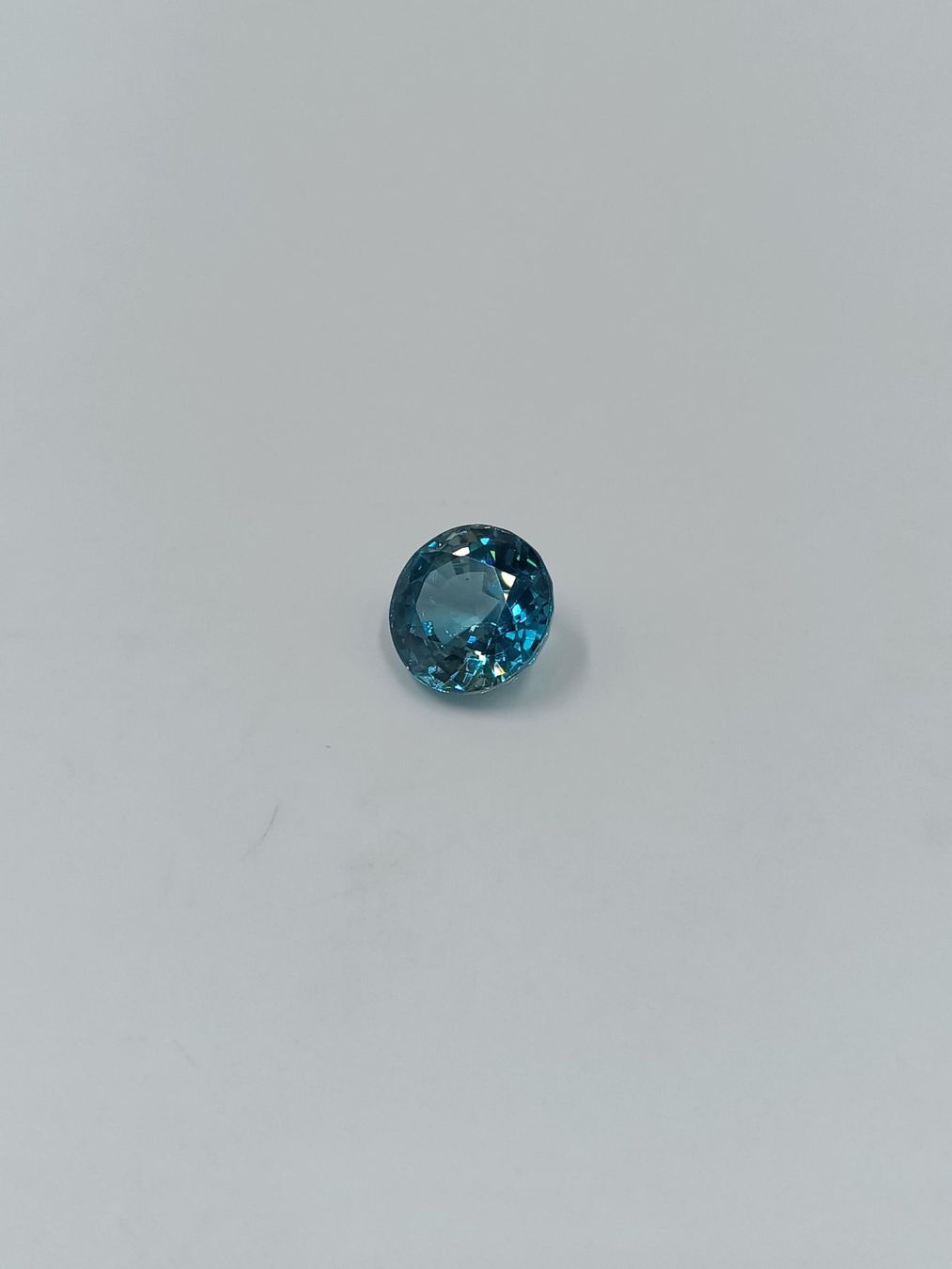 Pietre preziose: 1 TÜRKISBLAUER ZIRCON, 21.29 CT. – Usato da Luzern venduto da EdiGem 3