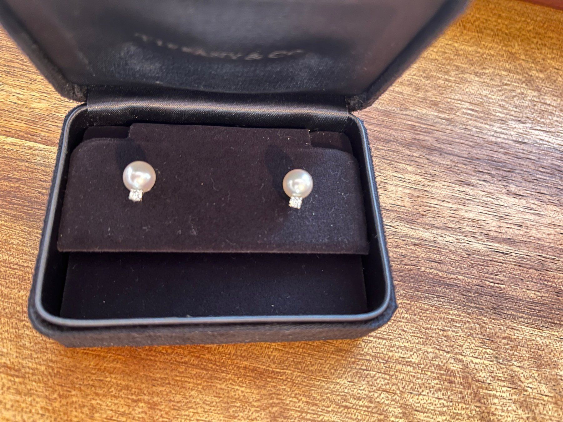 Tiffany & Co. Orecchini pendenti & Orecchini a lobo: TIFFANY & Co. Perlen-Diamant-Ohrstecker – Nuovo (secondo la descrizione) da Luzern venduto da Aleoschli 5