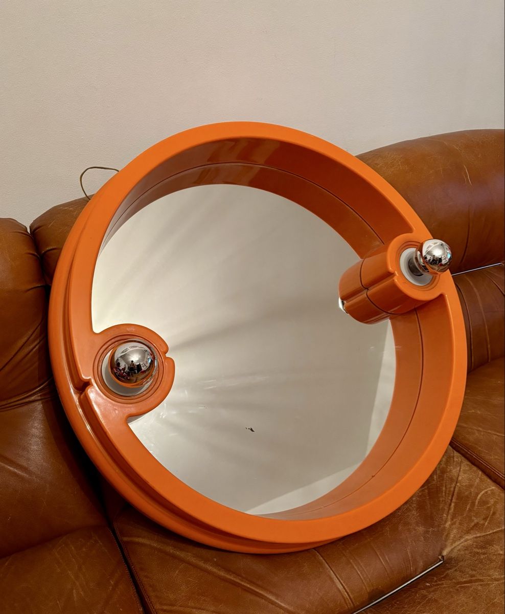Specchi: Retro Orange Wall Mirror - 1970s Space Age Design – Usato da Lugano venduto da rrkivio