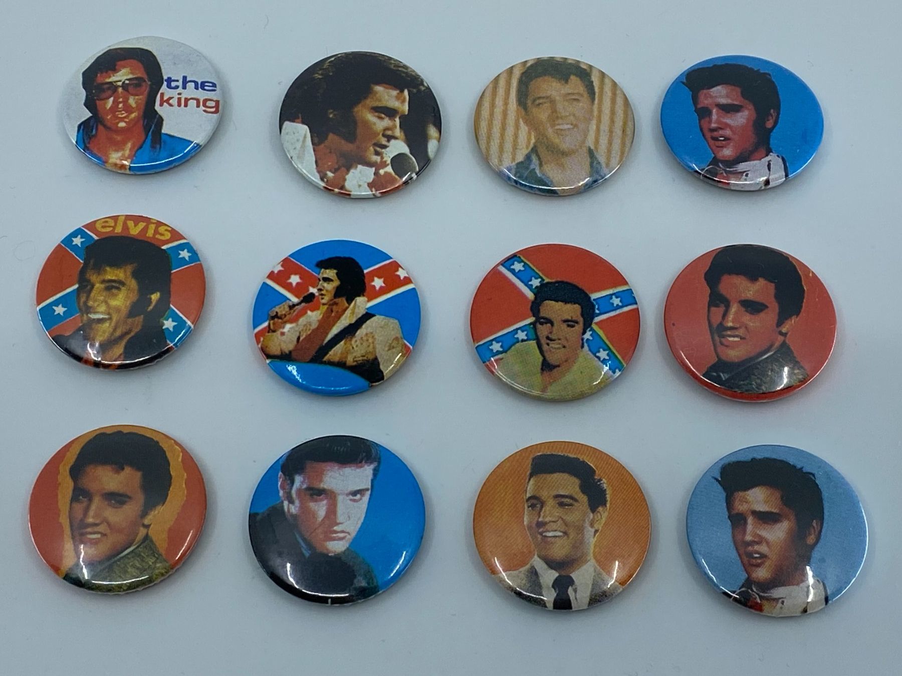 Placchette & Badge: 12x Vintage Elvis Presley Button ca. 2.4cm – Usato da Langwiesen venduto da Restposten-24