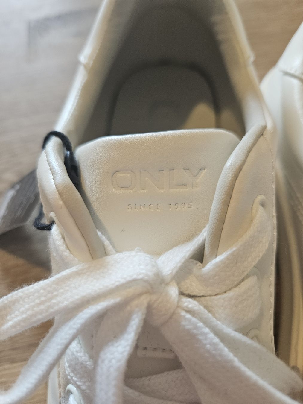 Only Scarpe da donna: Only Sneaker, Grösse 39, Neu mit Etikett – Nuovo (secondo la descrizione) da Uettligen venduto da Polarbaer8 6