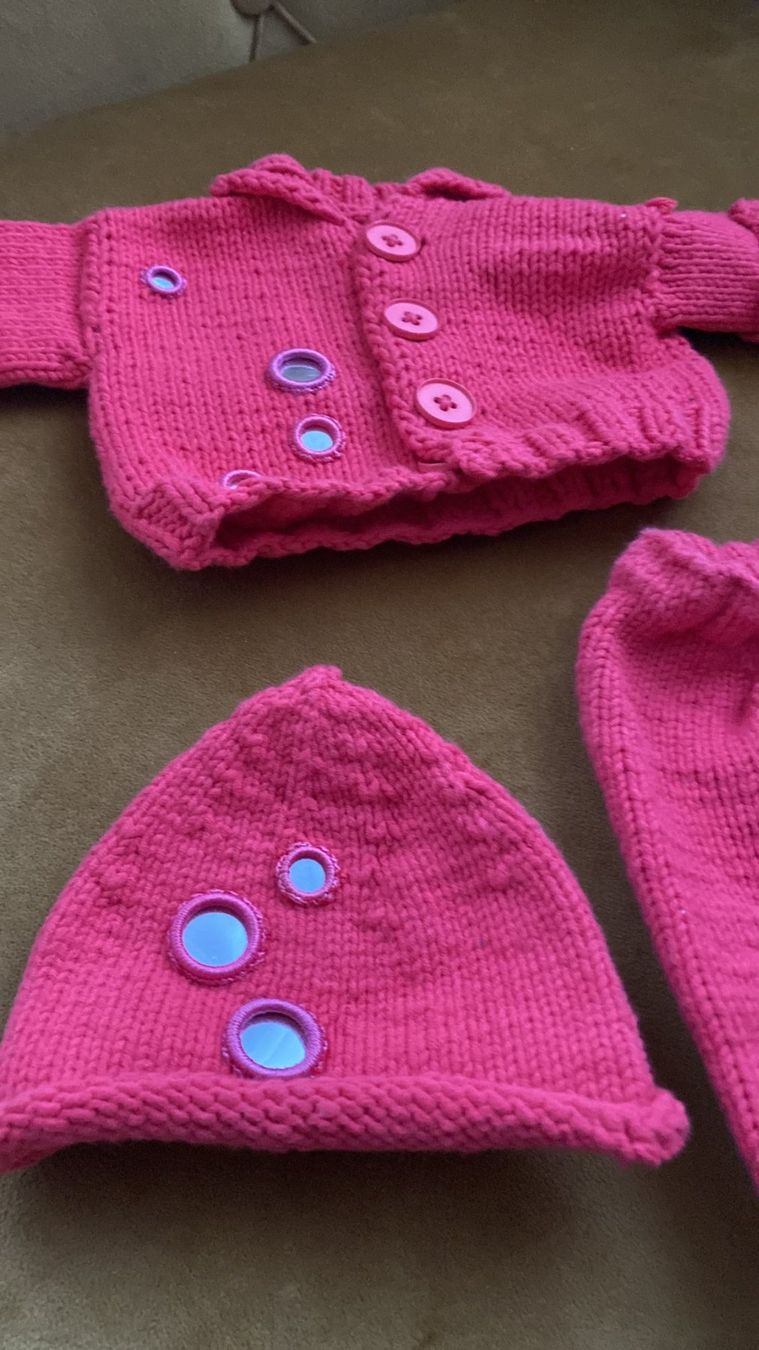 Puppen: gestrickte Puppen Kleider, handarbeit – Gebraucht aus Dagmersellen von Arcticsnow2017 2