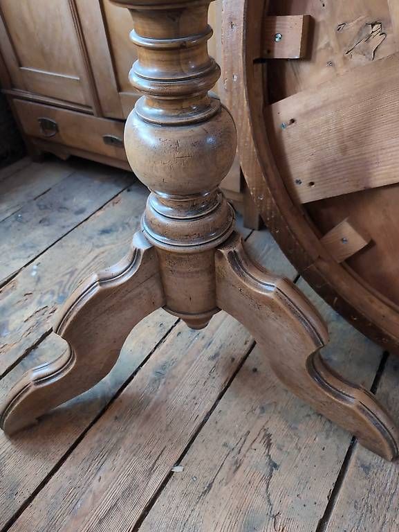 Tables: Tisch mit Nussbaumplatte – D'occasion à Dornach par Rosengarten15 1