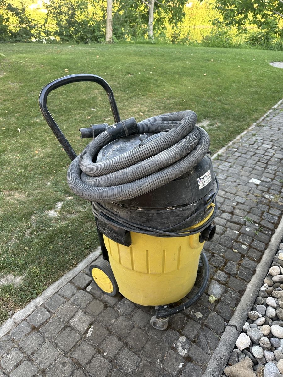 Kärcher Aspirateurs & Accessoires: Kärcher NT700 Staubsauger – D'occasion à Gampelen par inf_rng8