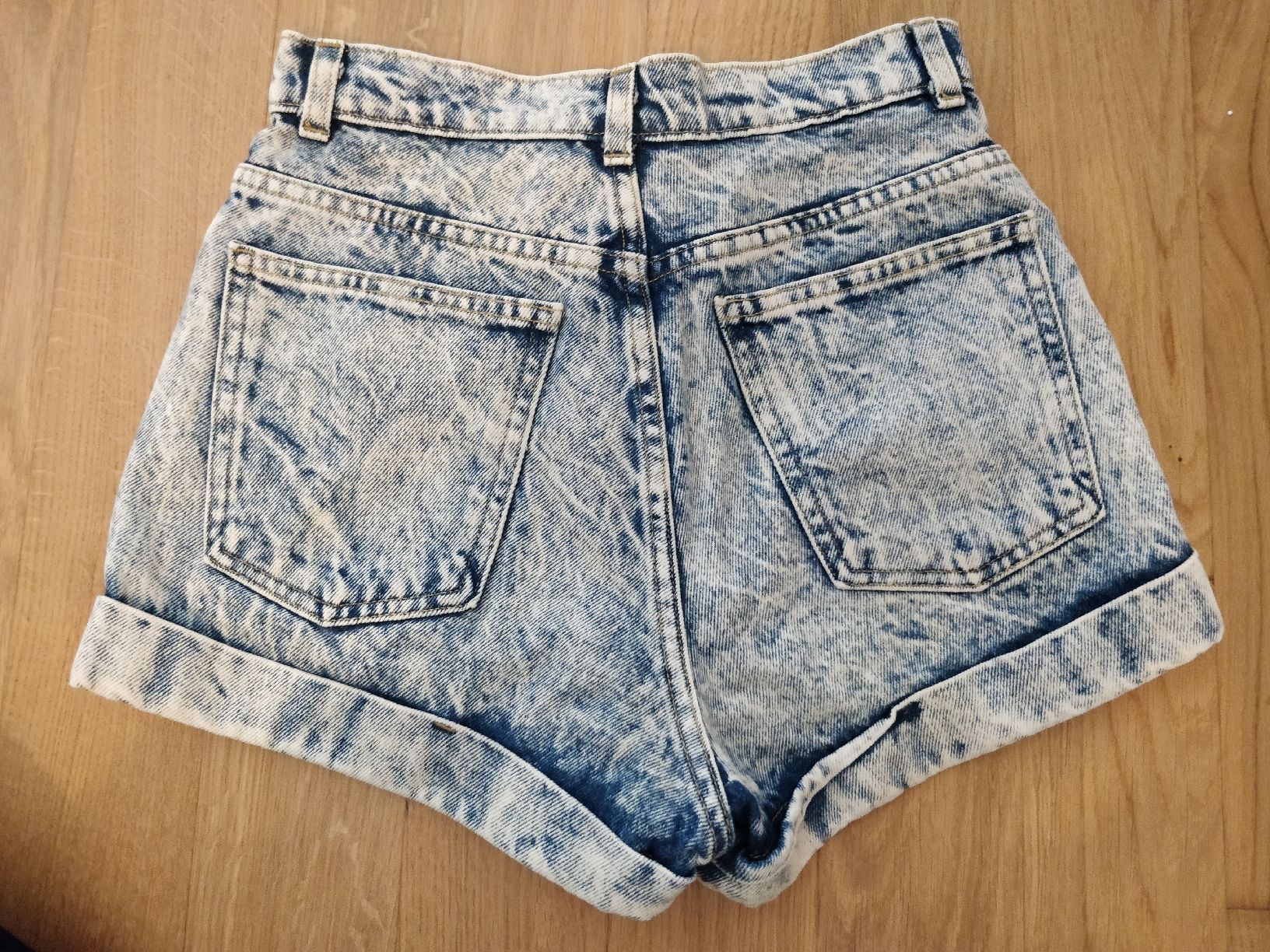 Jeans: Vintage Jeans Shorts XS – Gebraucht aus Chur von Eona4 1