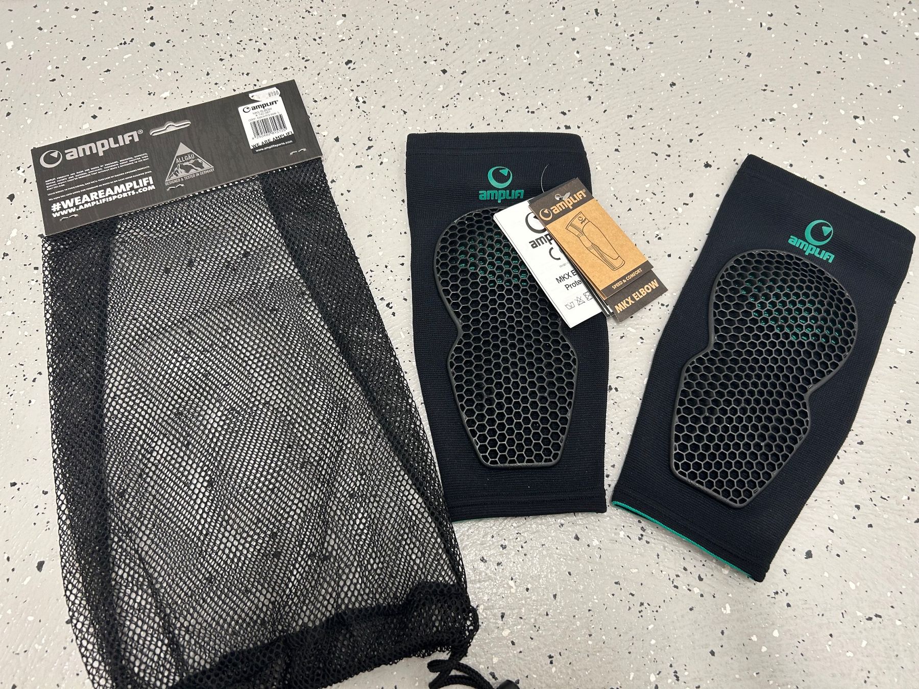 Protections: AMPLIFI MKX Elbow / Ellbogenprotektor L neu – Neuf avec emballage d'origine à Rümlang par Jennyanna