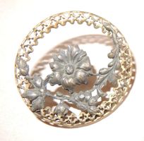Knopf Blume mit durchbrochenem Kreuzrand