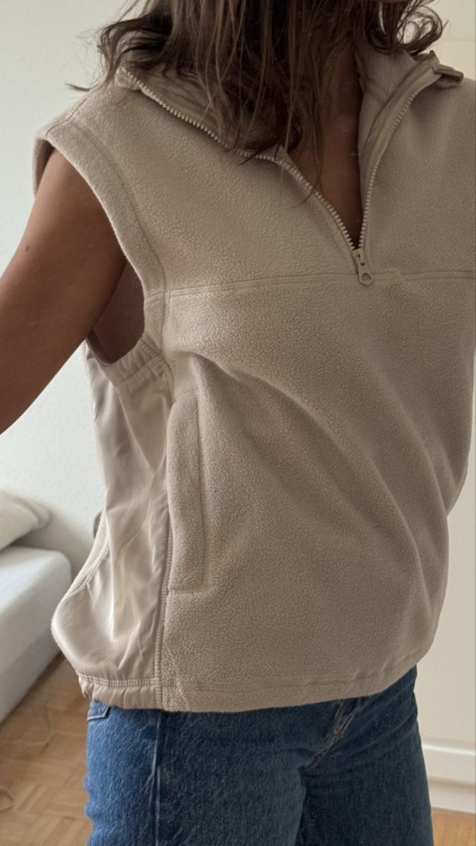 Weekday Gilets & Westen: Fleece Vest Beige, XS von Weekday – Gebraucht aus Zürich von Aya03 1