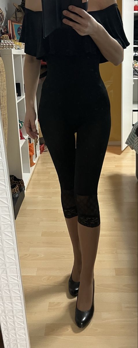 New Look Top: Schwarzer Body mit Rüschen &leggins  Grösse 36 – Nuovo e nell'imballaggio originale da Turbenthal venduto da 310707