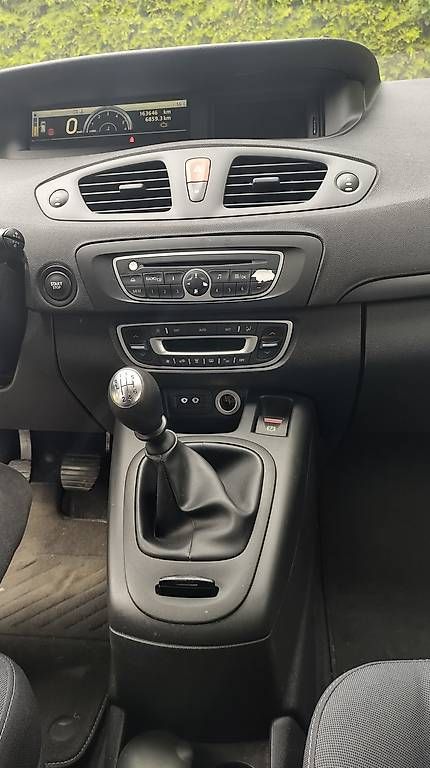 Automobili: Renault Megane Scenic 1.5 dCi – Usato da Altenrhein venduto da ersurf 2