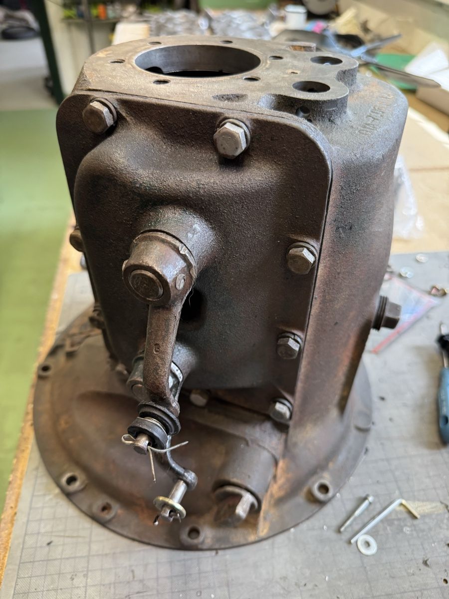 Ford Tutti pezzi di ricambio auto: Getriebe Glocke 1940er Ford zu Flathead V8 – Difettoso da Winterberg ZH venduto da Motti5 2