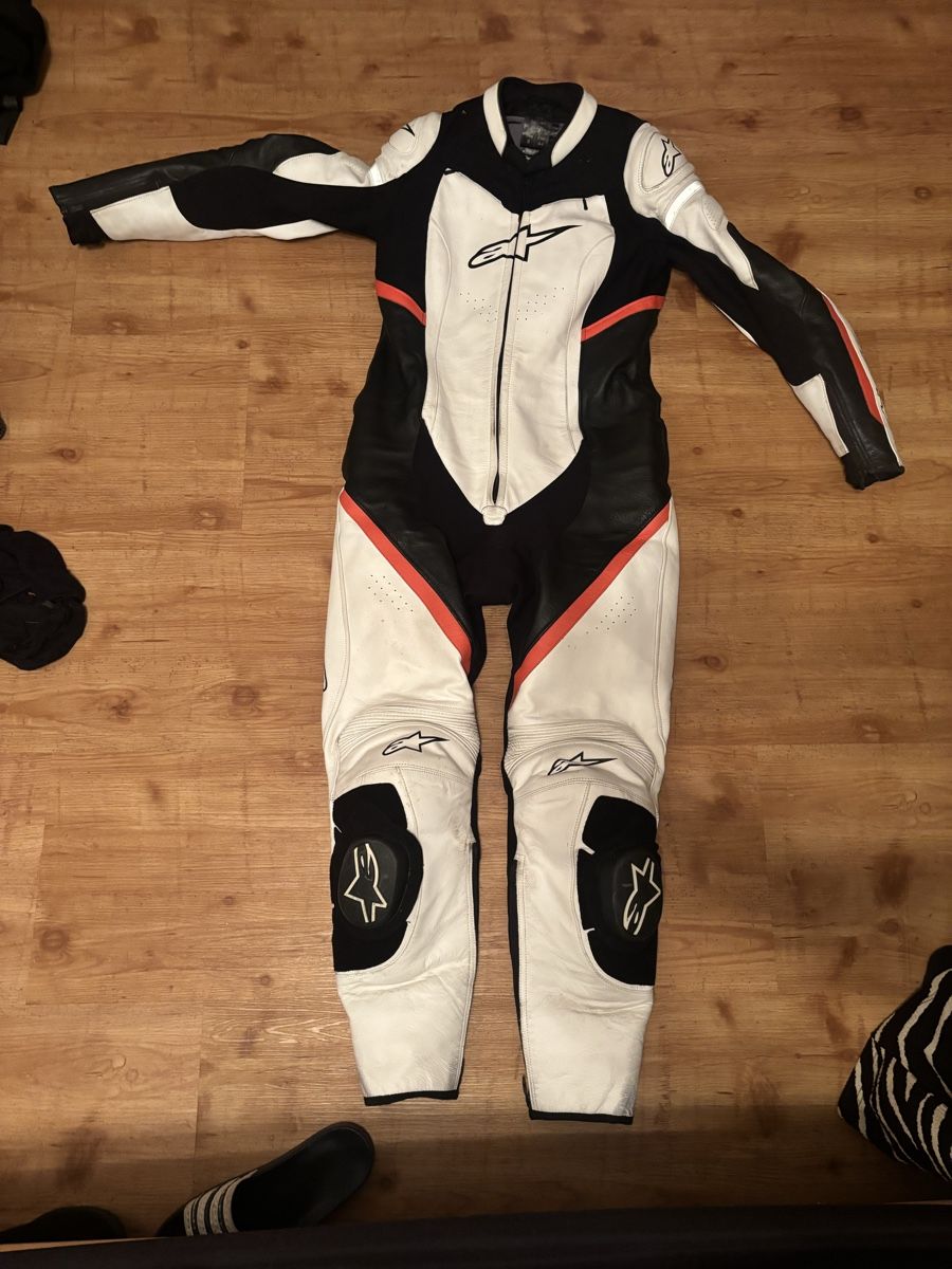 Completi & Tailleur: Alpinestars Motorradkombi – Usato da Zell LU venduto da Blubber82