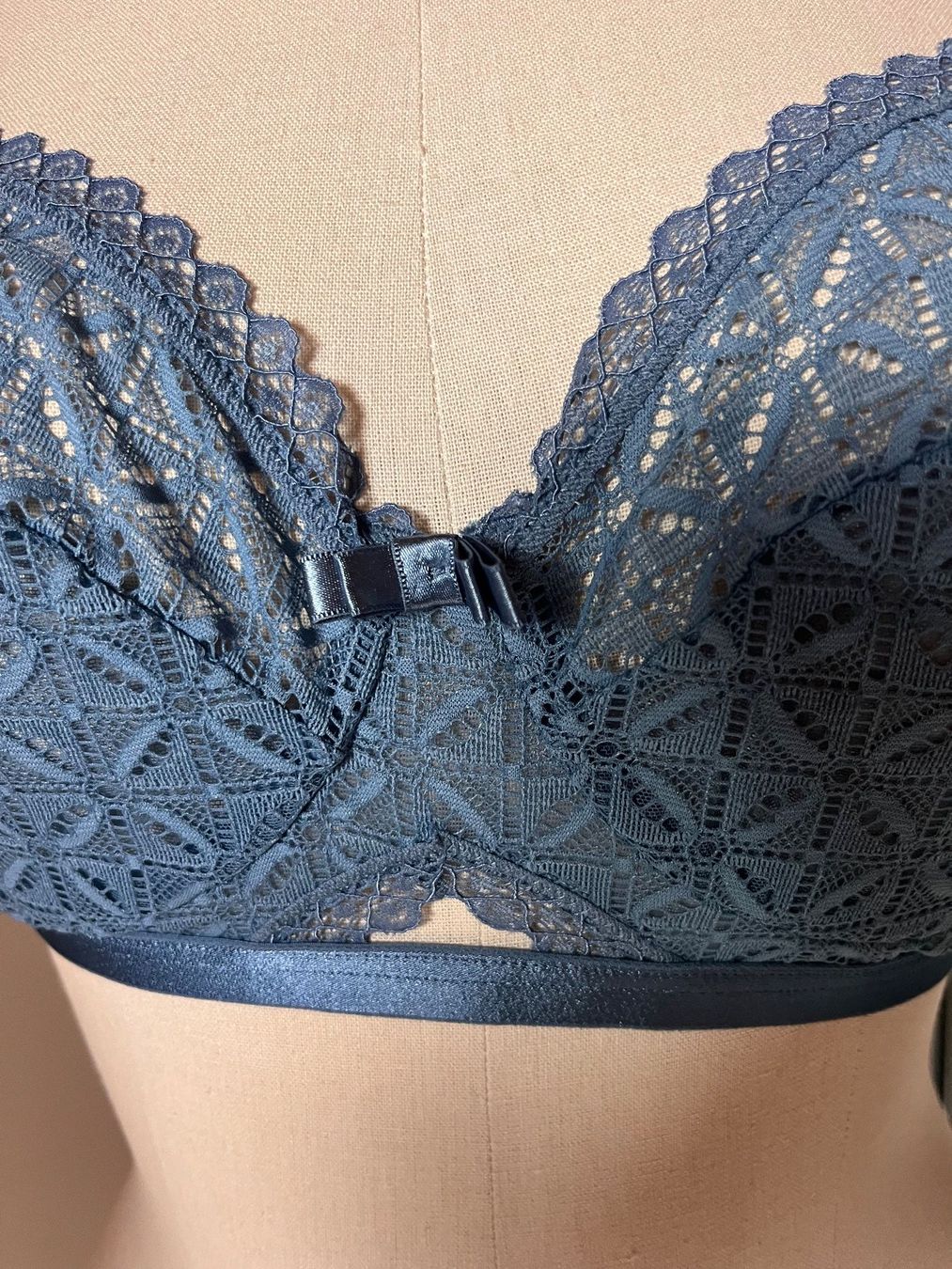 Dim Altra biancheria intima: DIM, Bügel-BH LOVABLE, Grösse 80B, Farbe Blau – Nuovo e nell'imballaggio originale da Rudolfstetten venduto da gst_g7xl 1